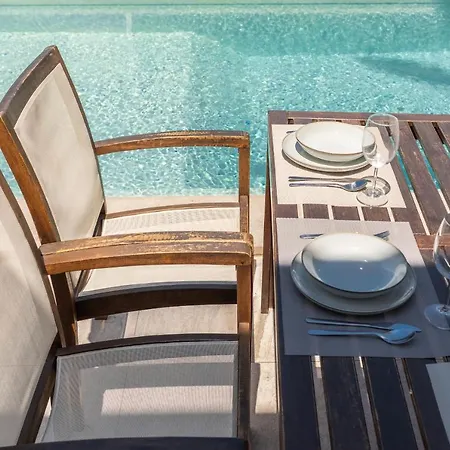 Holiday House With A Pool Apartman