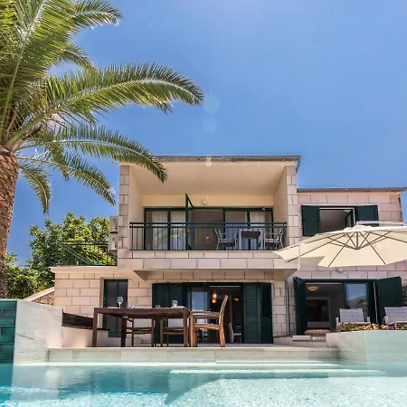 Holiday House With A Pool Apartman Lumbarda