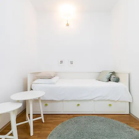Apartman Holiday House With A Pool Lumbarda