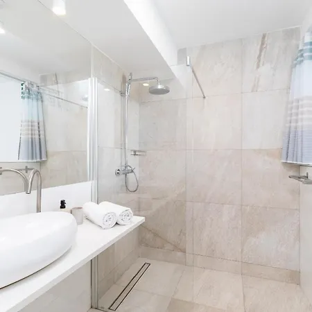 Apartman Holiday House With A Pool Lumbarda