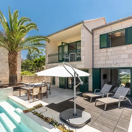 Holiday House With A Pool Apartman