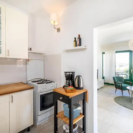 Apartman Holiday House With A Pool