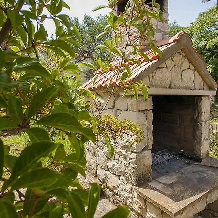 Apartman Holiday House With A Pool