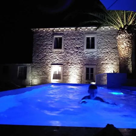 Holiday House With A Pool Apartman
