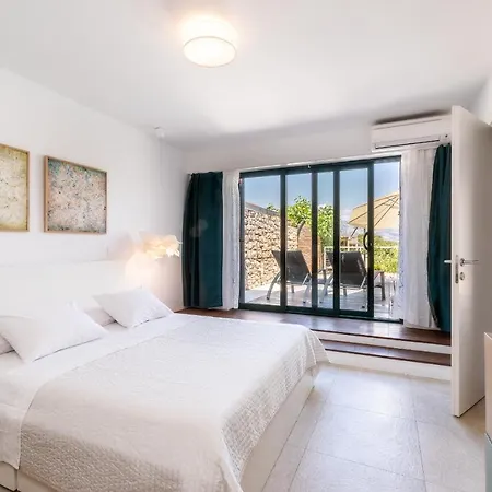 Apartament Holiday House With A Pool Lumbarda