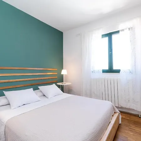 Holiday House With A Pool Apartament
