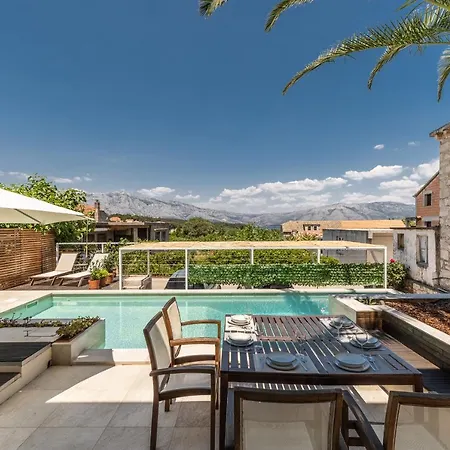 Apartament Holiday House With A Pool *