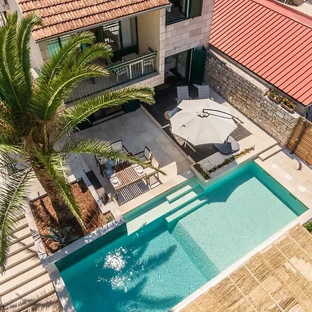 Holiday House With A Pool Apartament