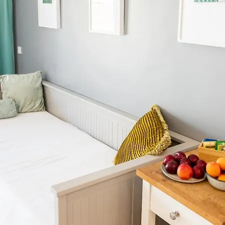 Apartament Holiday House With A Pool