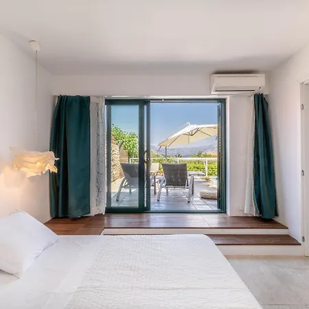 Apartament Holiday House With A Pool *
