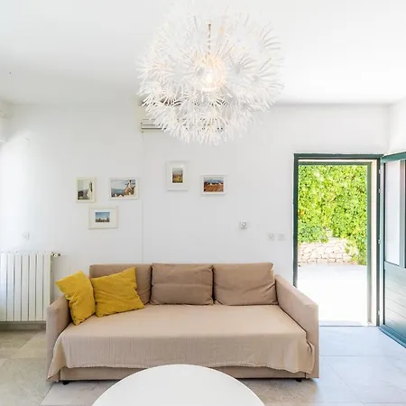 Apartament Holiday House With A Pool Lumbarda