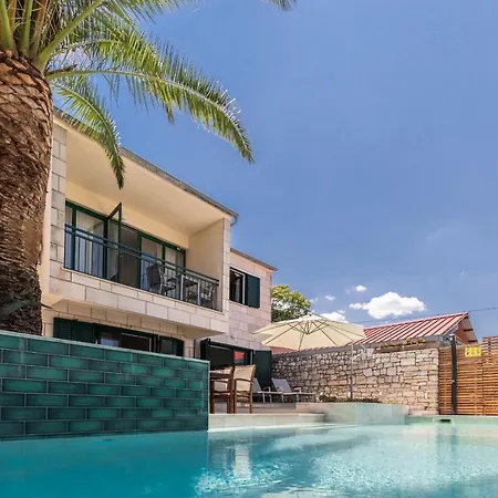 Holiday House With A Pool