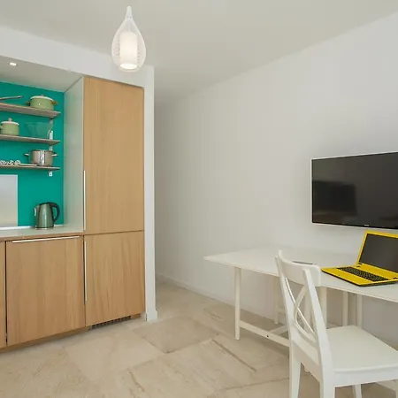 Apartament Holiday House With A Pool