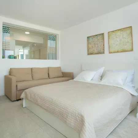 Apartament Holiday House With A Pool *