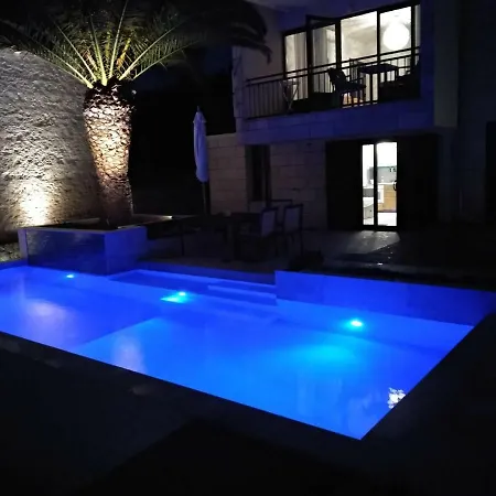 Apartament Holiday House With A Pool *