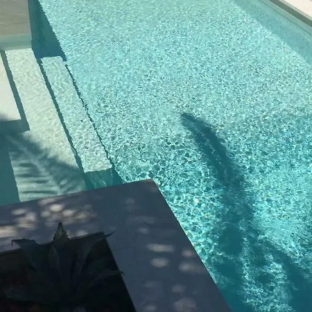 Apartament Holiday House With A Pool